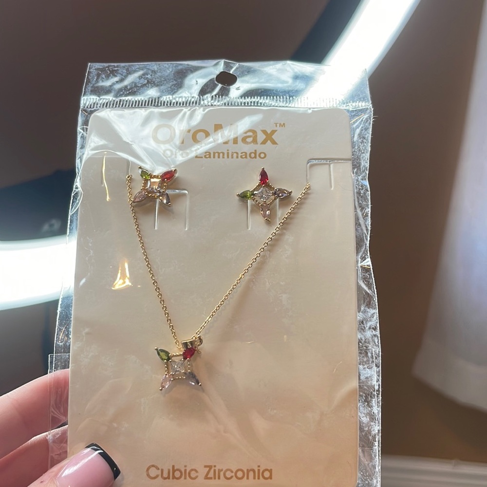 Necklace and earrings jewelry set
